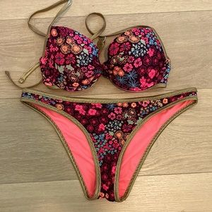 Floral push-up underwire Aerie bikini top and matching bottoms.